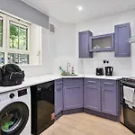 Aplacetostay Central London Apartment, Waterloo