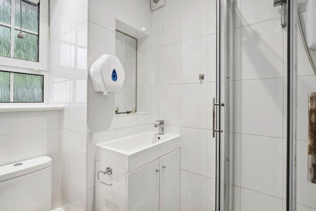 Aplacetostay Apartment, Waterloo Homestay London